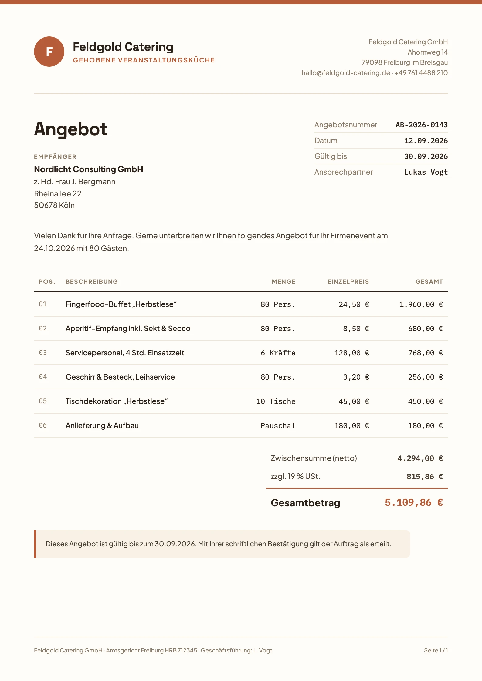 Angebotsdokument mit Positionen, Zwischensumme und Gesamtbetrag im individuellen Marken-Design eines Caterers